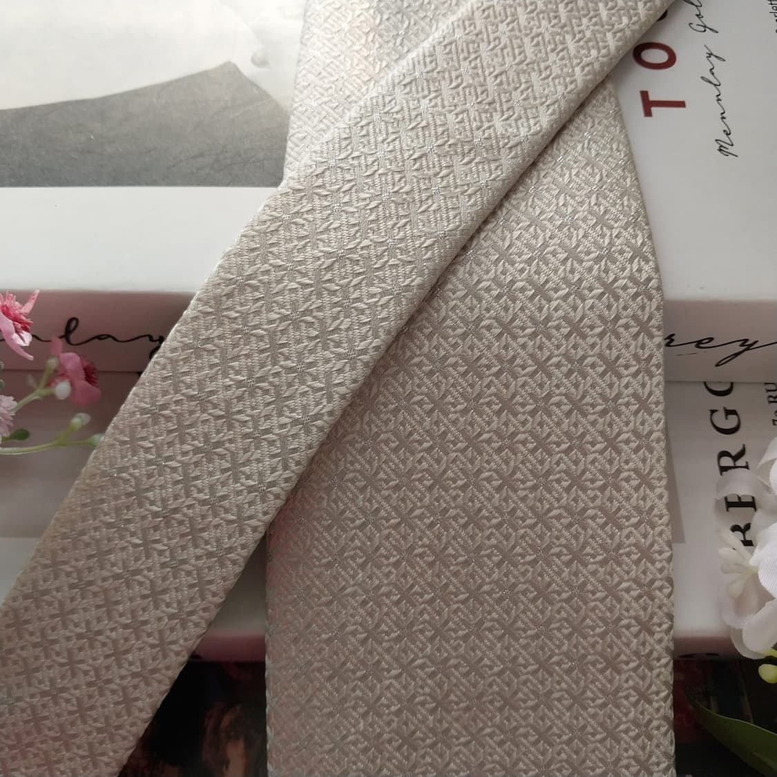 니나리치 넥타이 아이보리 9CM A+등급  K2126
 상품이미지9