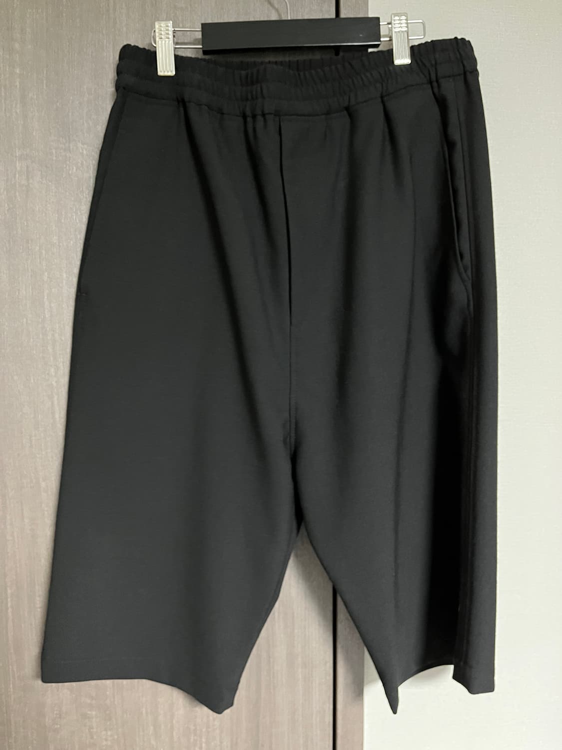 닐바렛 남성 블랙 밴딩 반바지 릴랙스핏 상품이미지1