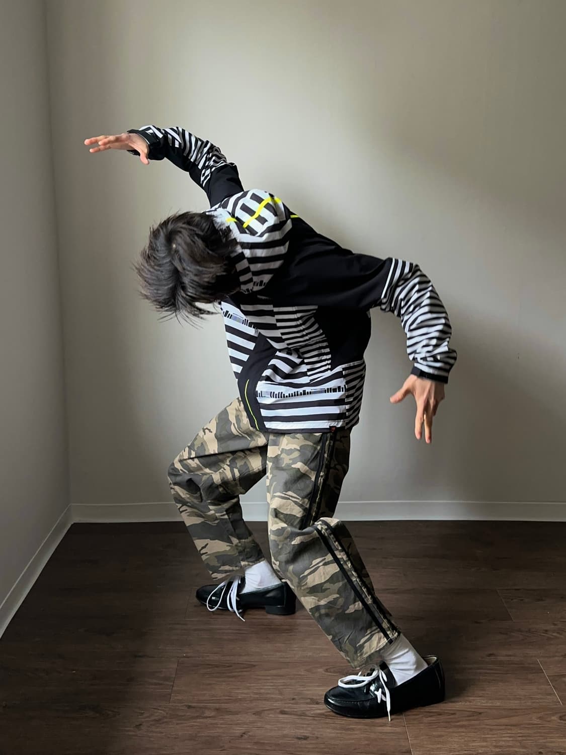 New Balance Golf 이레귤러 스트라이프 윈드 브레이커 상품이미지2