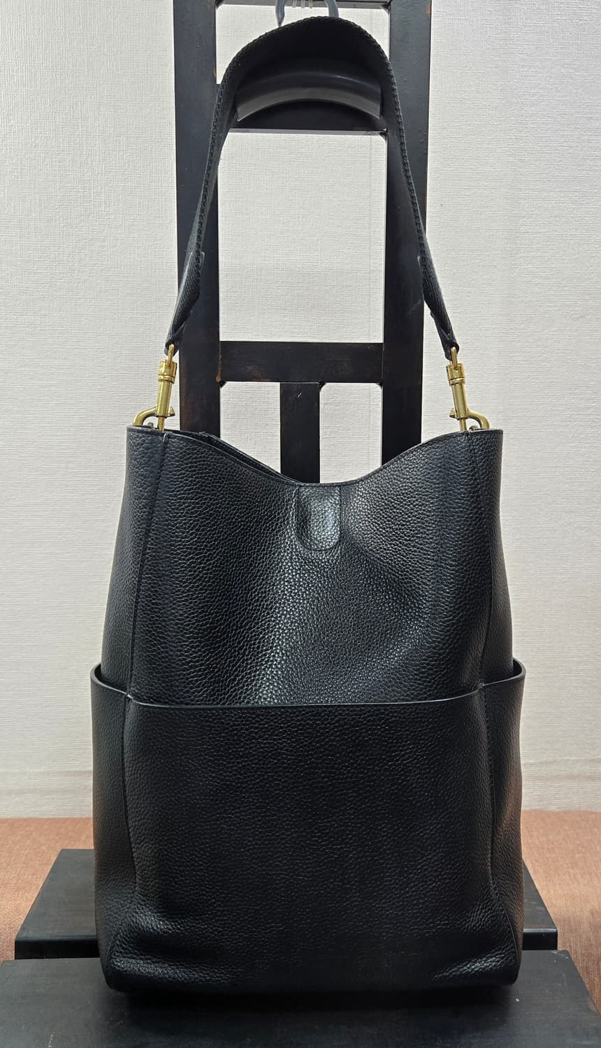 셀린느 정품 소프트 그레인드 카프스킨 상글 스몰 버킷백 블랙 상품이미지2