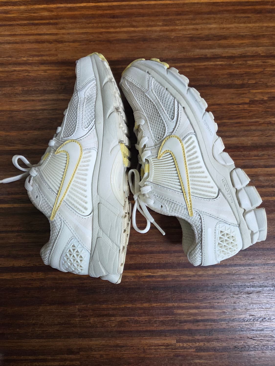 나이키 줌 보메로 옐로우 240 상품이미지1