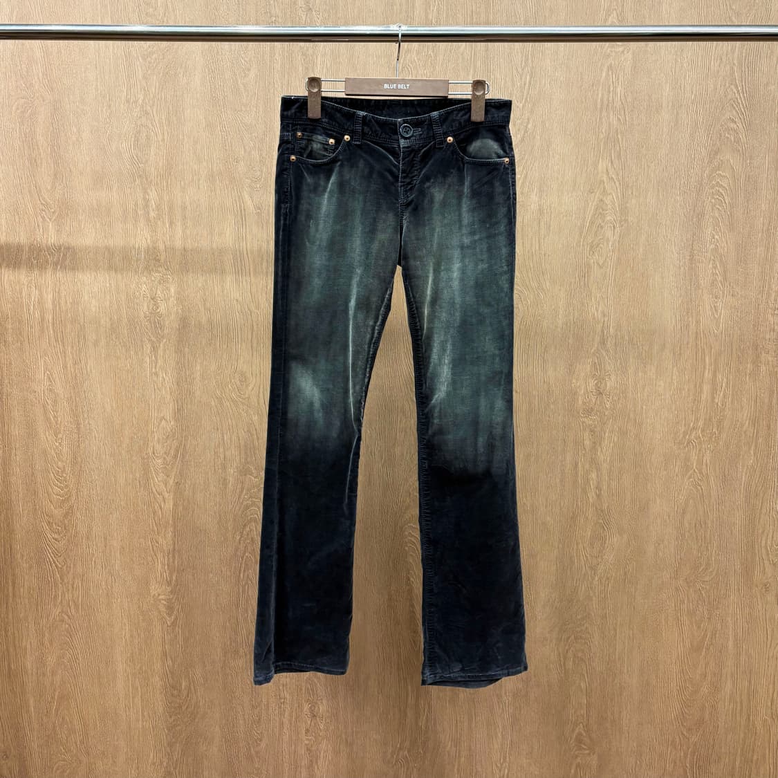 폴스미스 부츠컷 팬츠 코듀로이 벨벳 그라데이션 워싱 버튼 디테일 흑청 상품이미지2