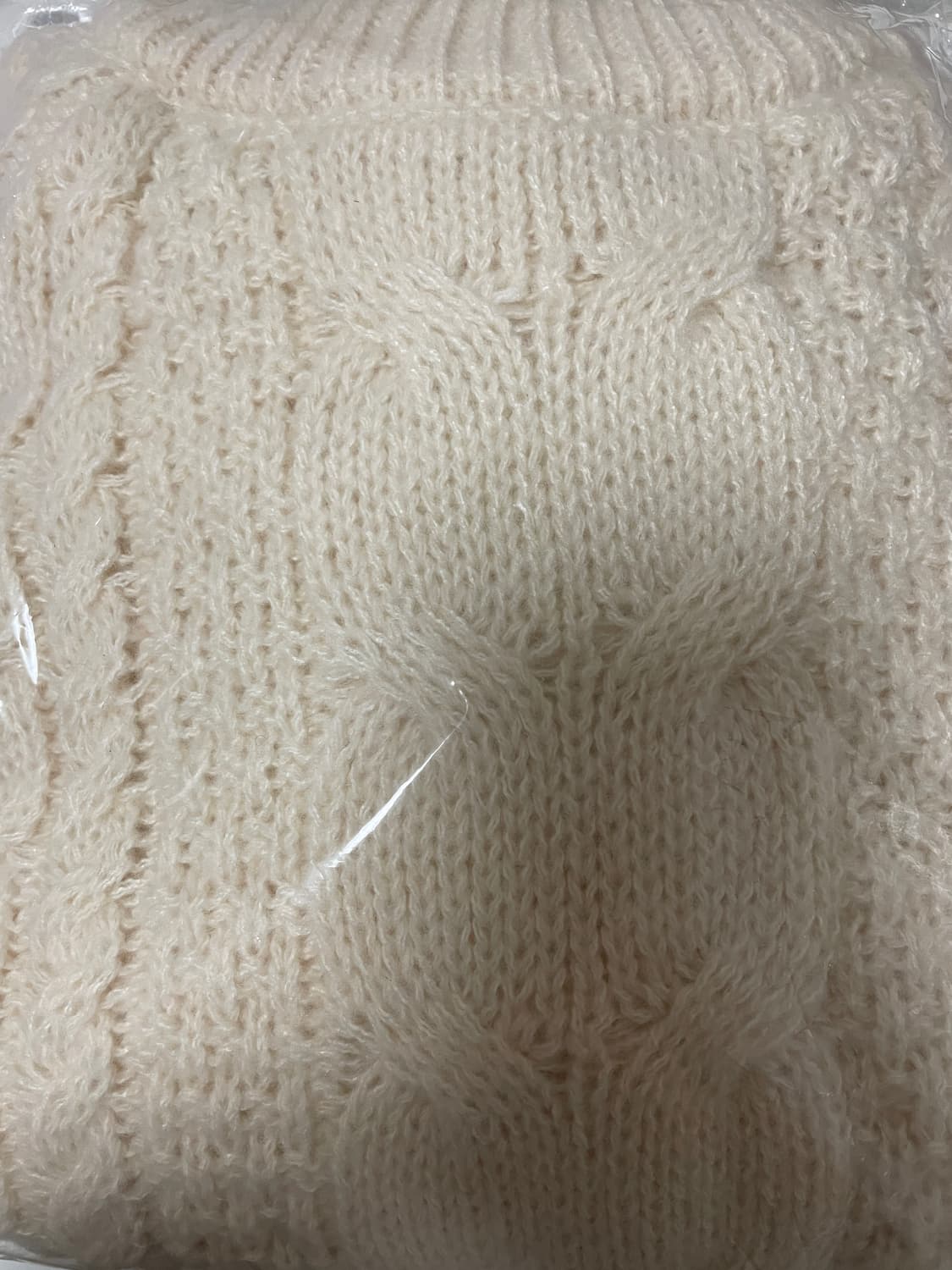 (새상품) 원숄더 트임 꽈배기 언발 니트 아이보리 상품이미지3