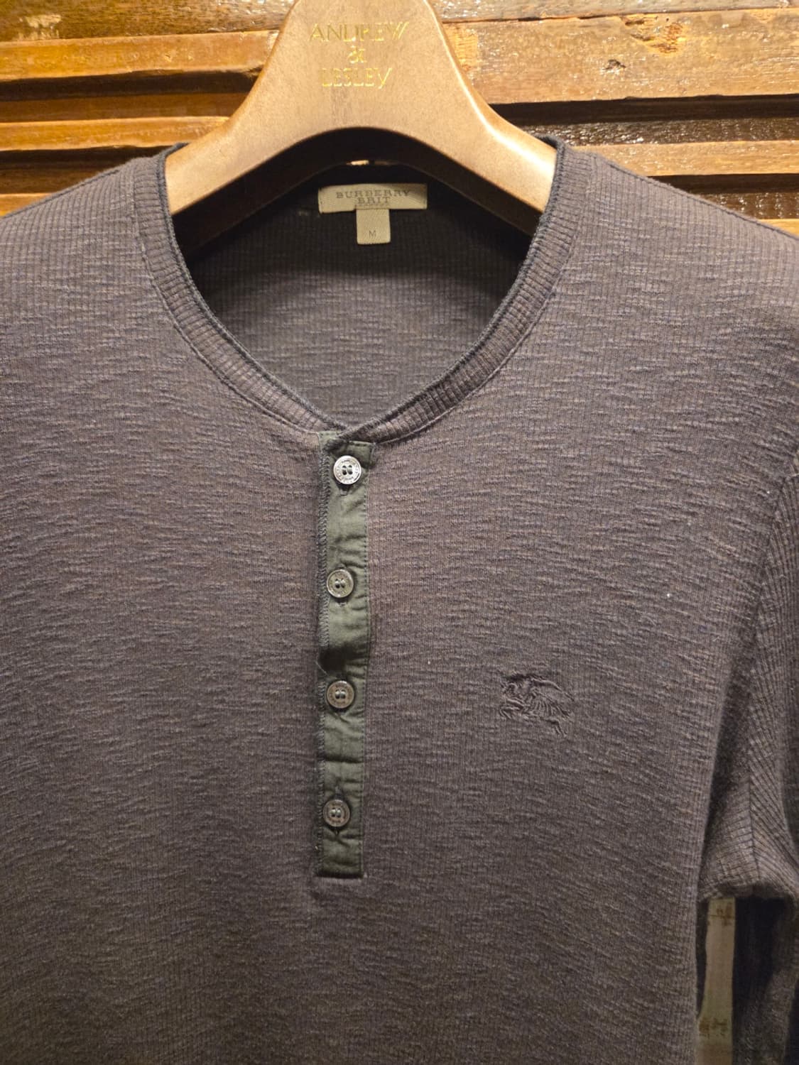 버버리 헨리넥 티셔츠 상품이미지3