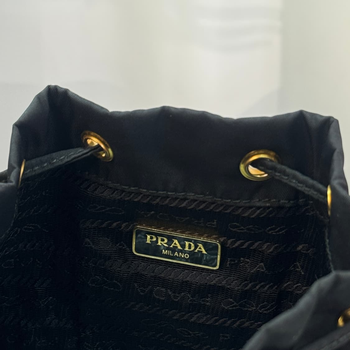 [정품] 프라다 삼각로고 리나일론 듀엣 버킷백 불략 골드 상품이미지8