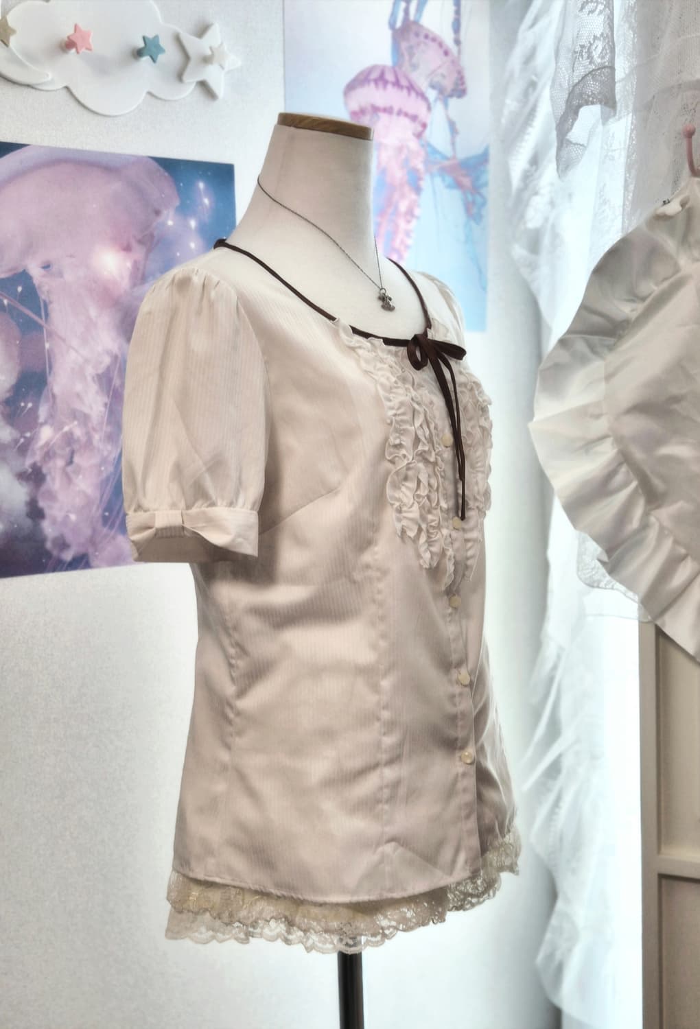 라떼맛 리본 스트라이프 핀턱 프릴 블라우스 라떼갸루 히메갸루 상품이미지3