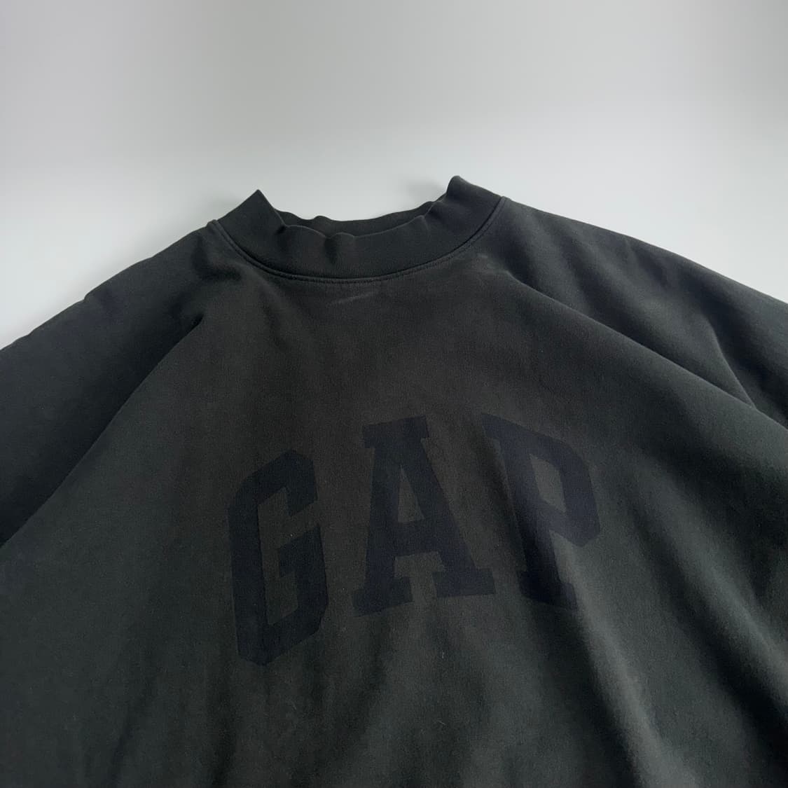 Gap 갭 블랙 하이넥 반팔  상품이미지4