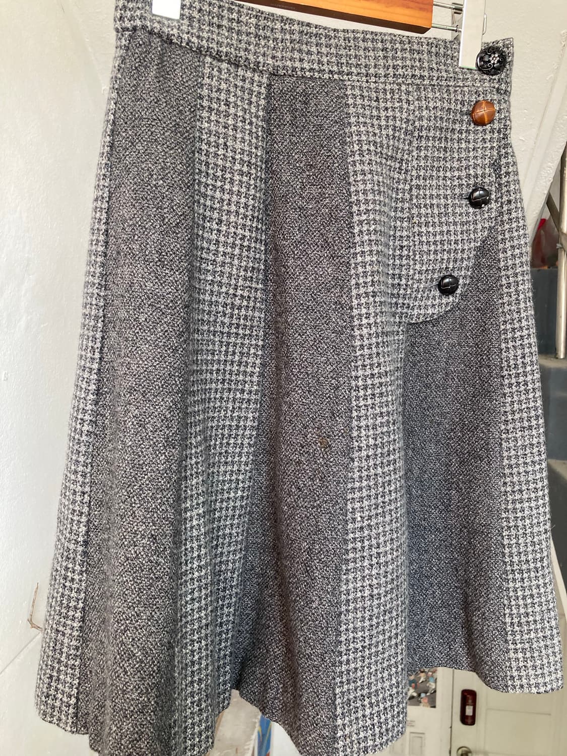 단추 포인트 울 플리츠 스커트 상품이미지3