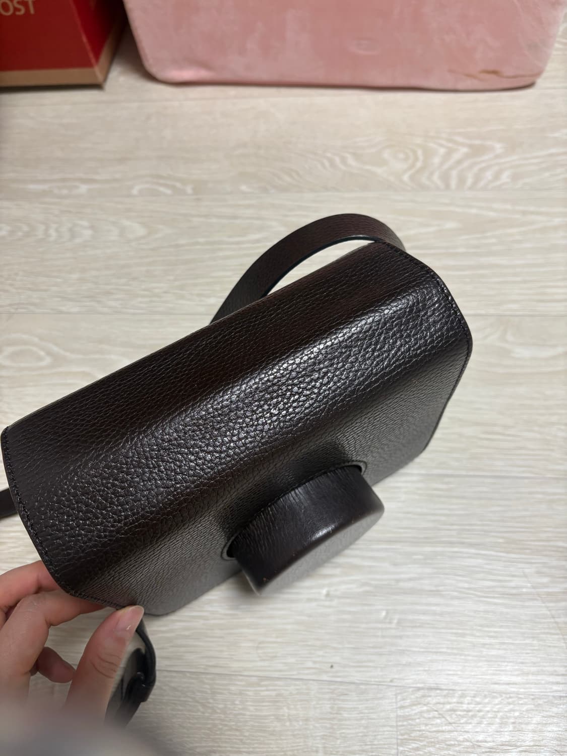 르메르 카메라백 다크초코 상품이미지3