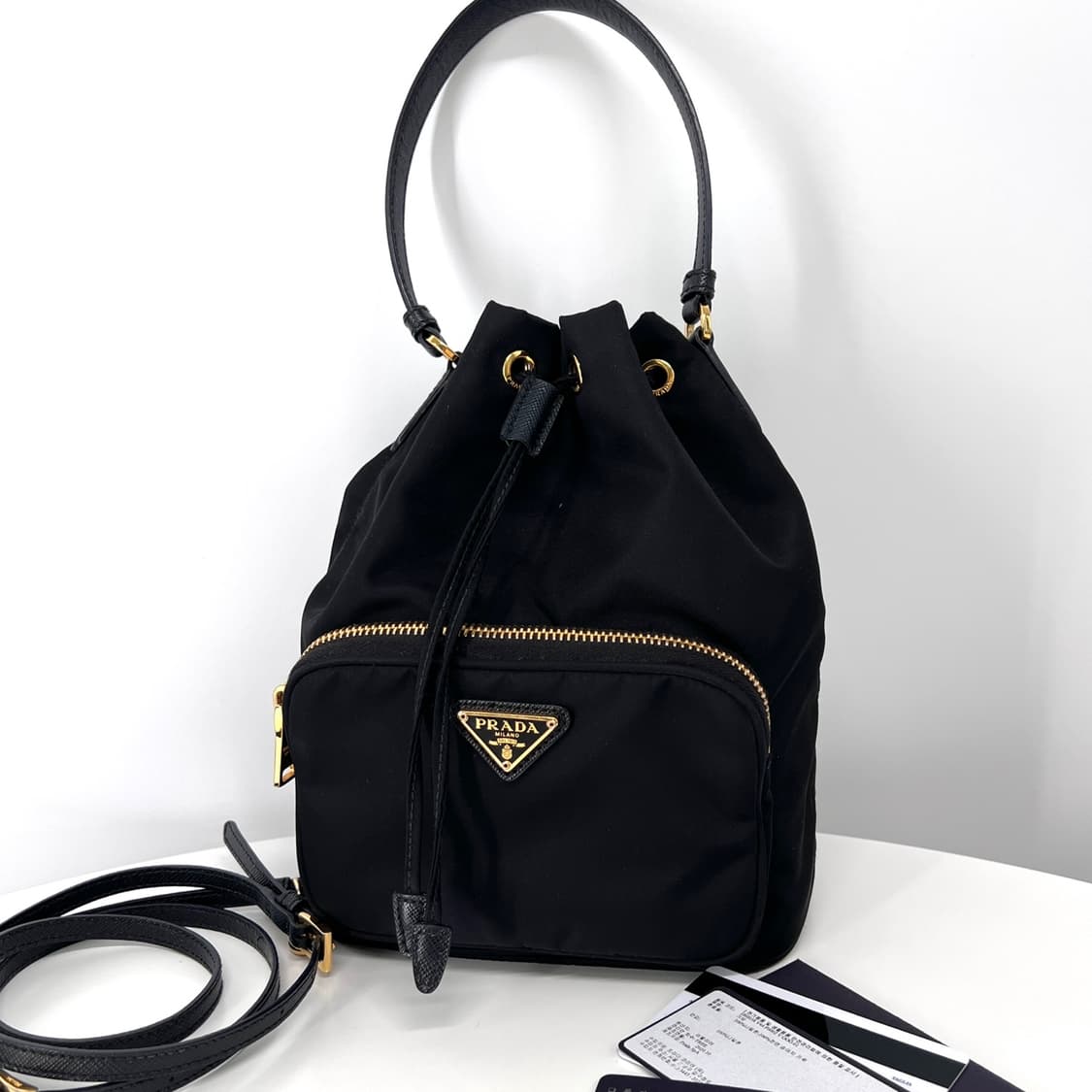 프라다 삼각로고 나일론 버킷백 블랙 (1BH038) 상품이미지2