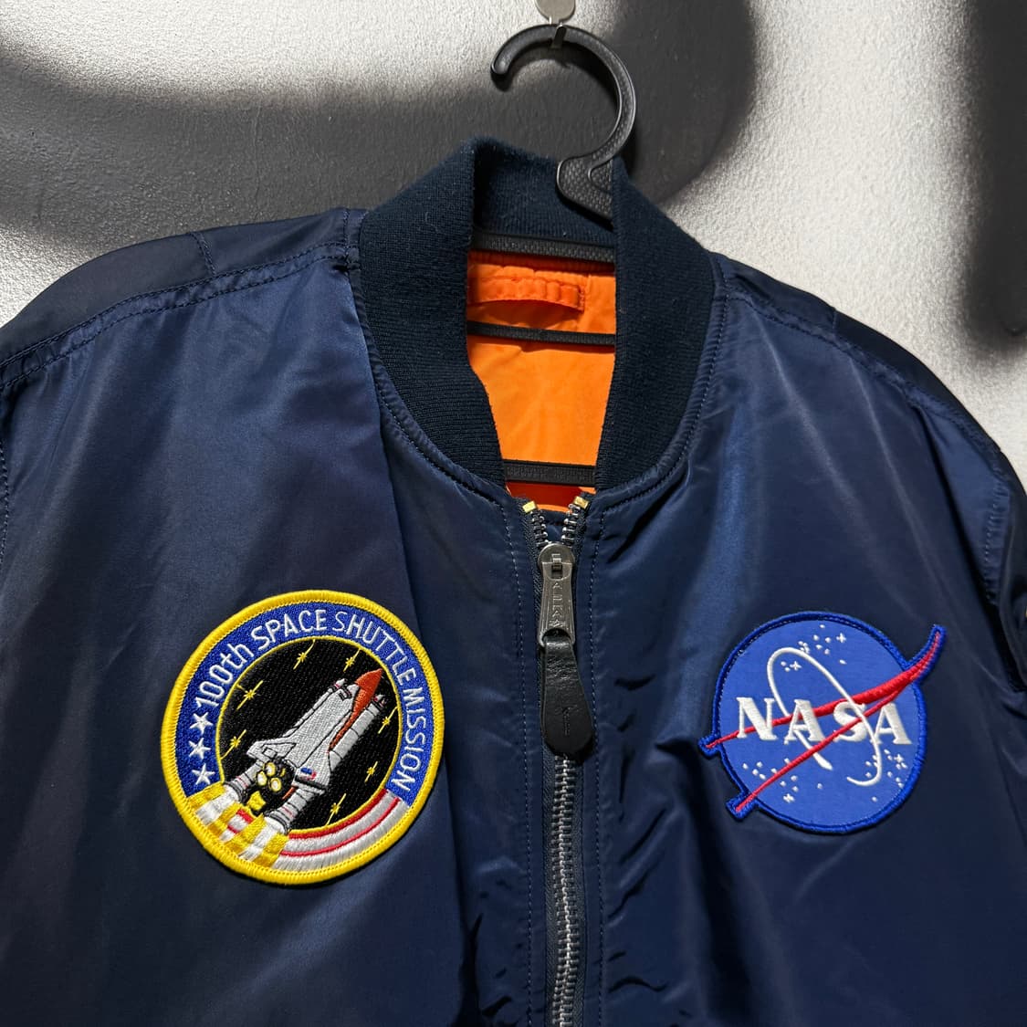 알파인더스트리 x 나사 풀 패치 리버시블 Ma-1 플라이트 봄버 자켓 상품이미지3