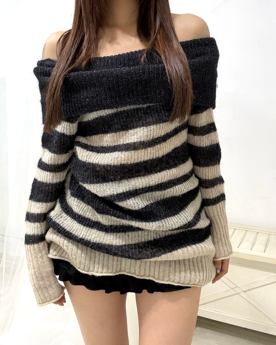 Black and ivory stripe off shoulder knit 상품이미지1