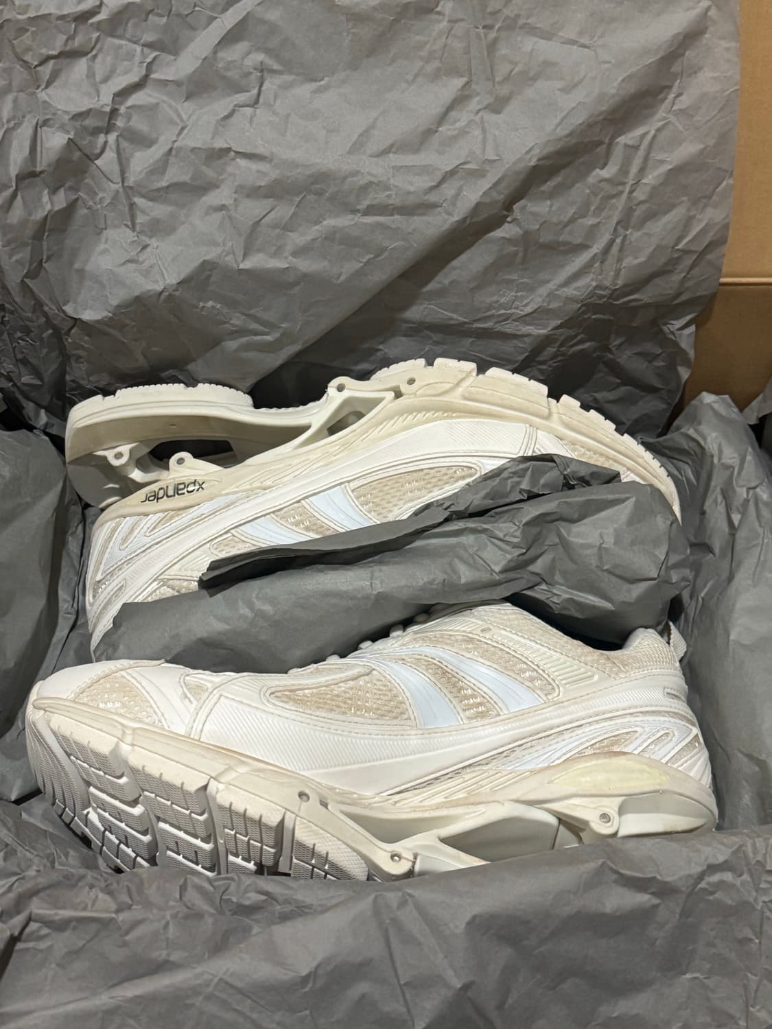 발렌시아가 엑스팬더(X-Pander) 스니커즈 화이트 상품이미지2