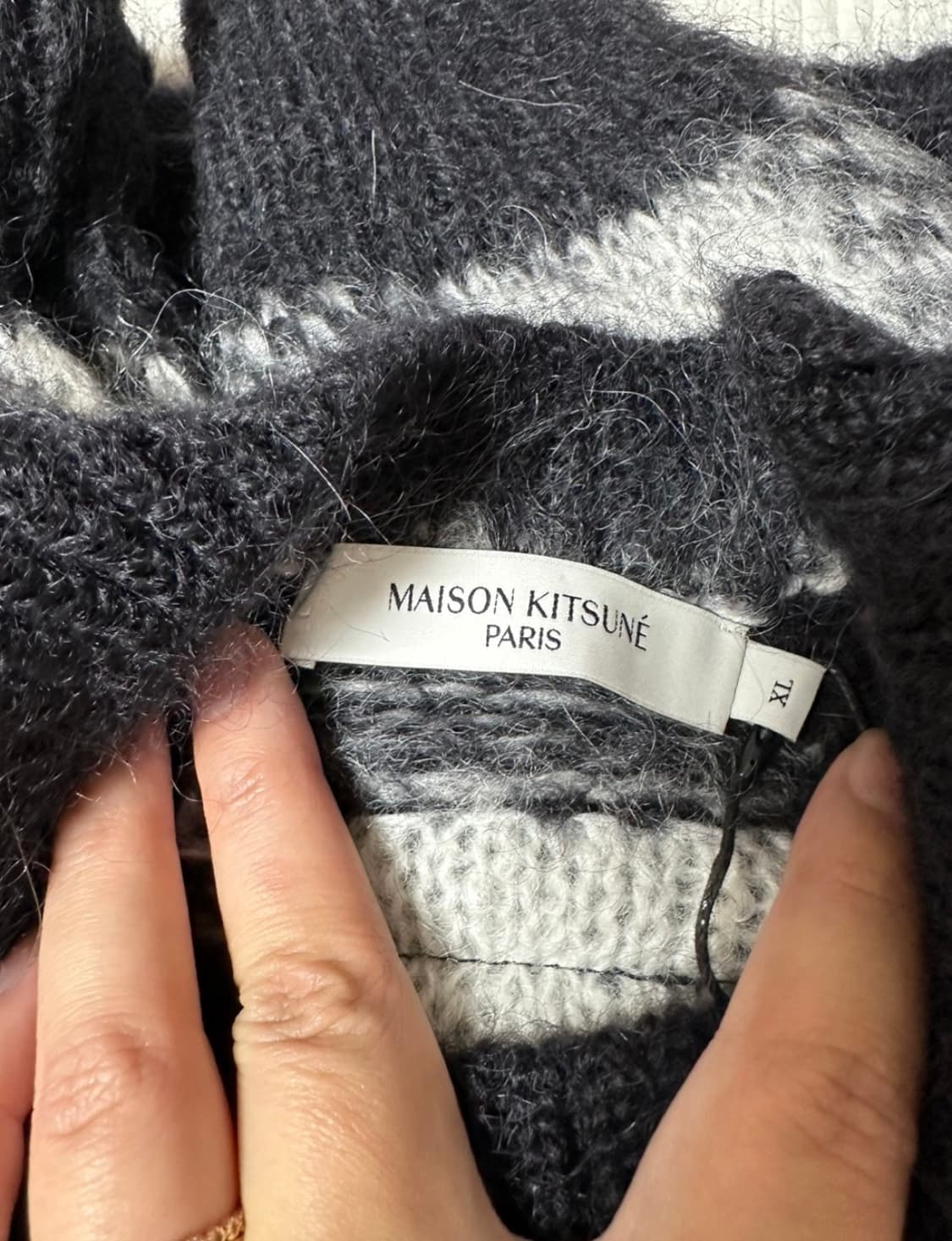 메종키츠네 브러쉬드모헤어니트 상품이미지2