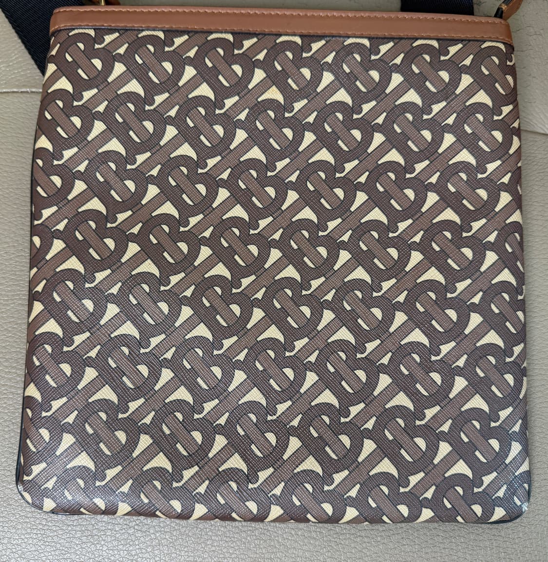 버버리 모노그램 메신저백 크로스백 탄컬러 상품이미지2