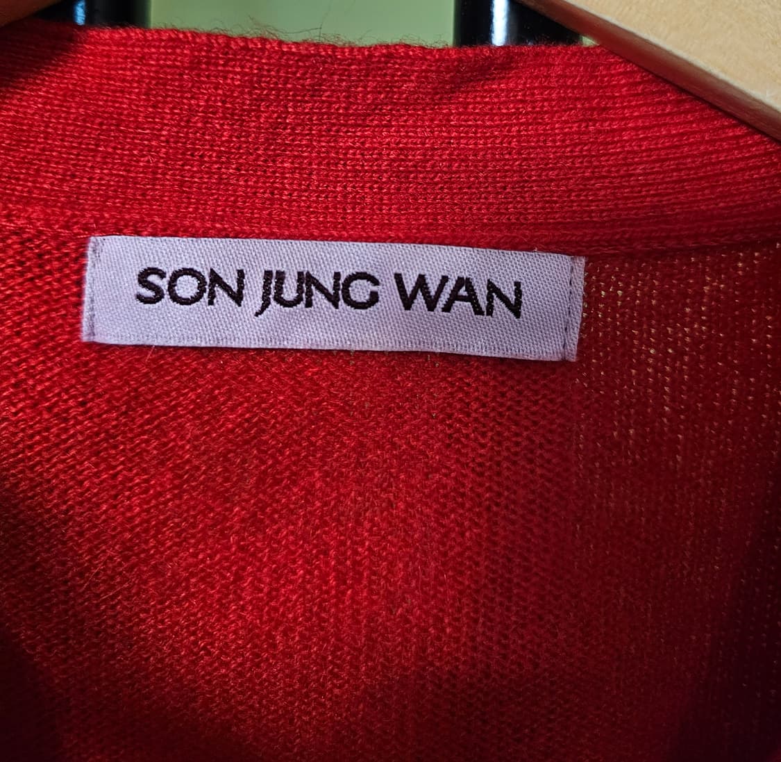 손정완 캐시미어 100% 보석장식 가디건 상품이미지4