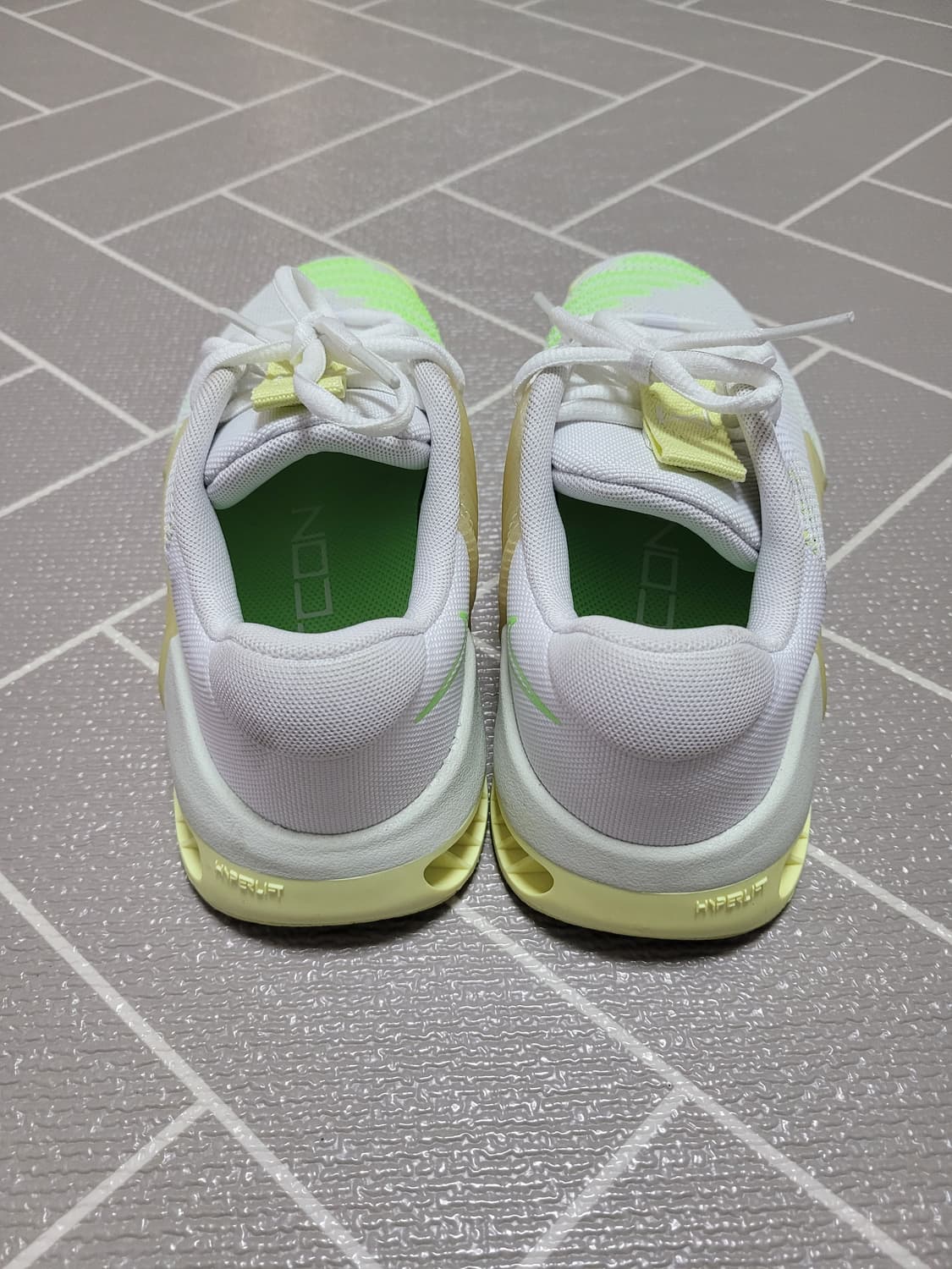 1회착) 나이키 메트콘 9 화이트 루미너스 그린 235 상품이미지4