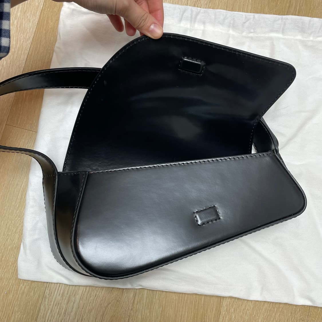 키코코스타디노브 트리비아백 블랙 유광 상품이미지3