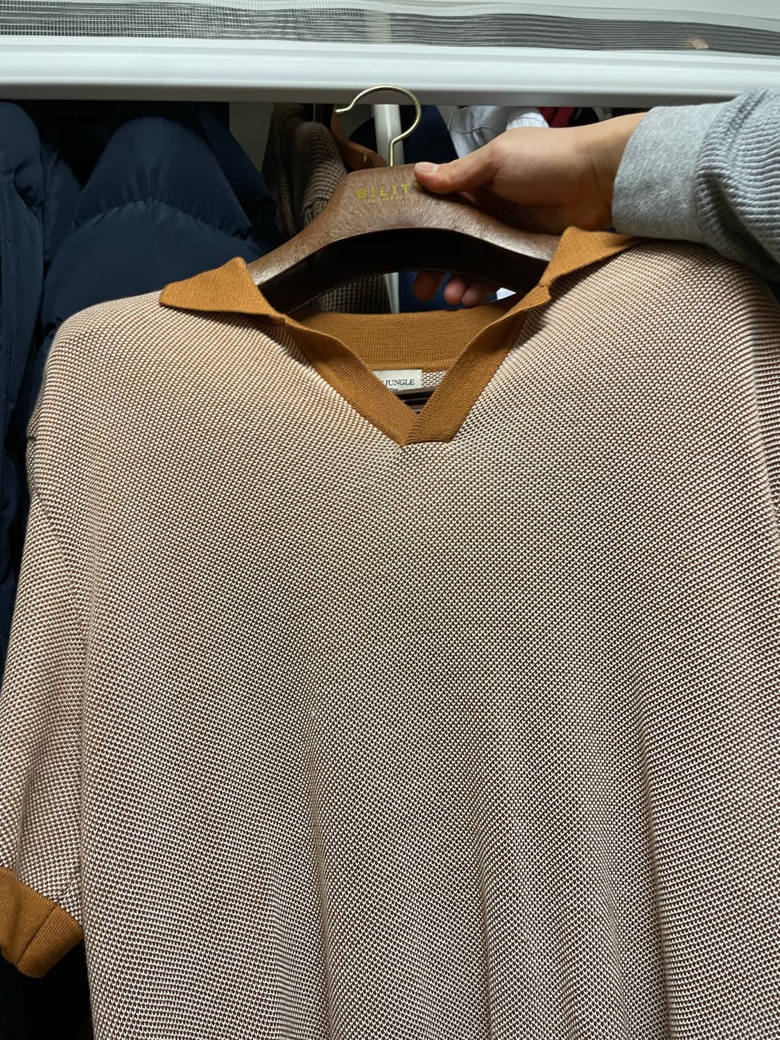 맨인정글 반팔카라니트 팝니다. 상품이미지4