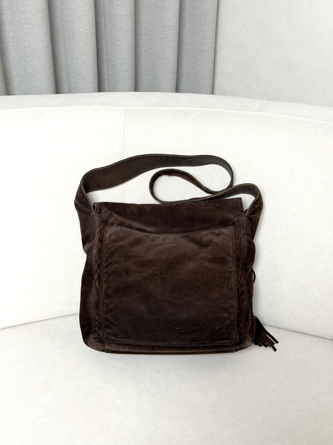 샤넬 스웨이드 CC 로고 테슬 플랩 숄더백 상품이미지2