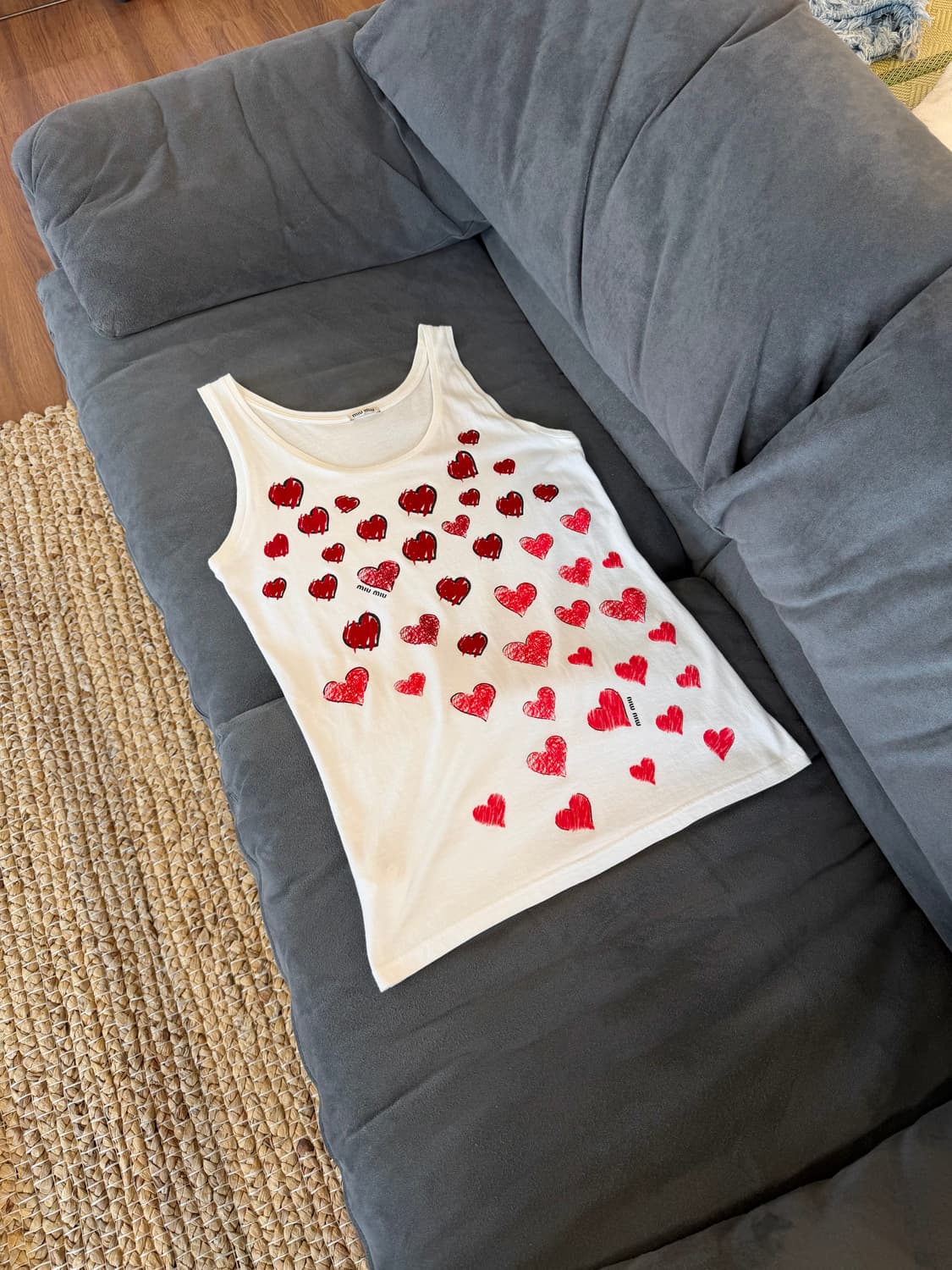 미우미우 14SS 벨벳 하트 슬리브리스 상품이미지2