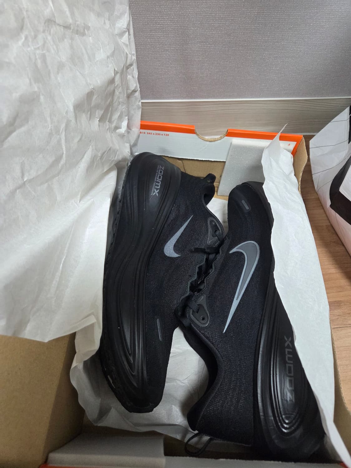 나이키 줌 보메로 플러스 275 상품이미지6