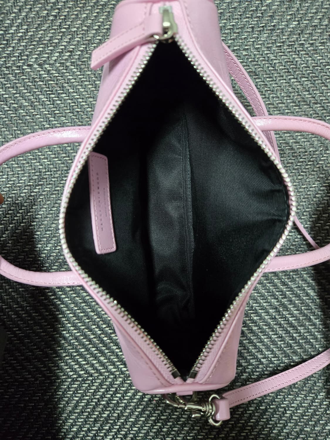 마지셔우드 지퍼 스몰 핑크 크링클 백 상품이미지8