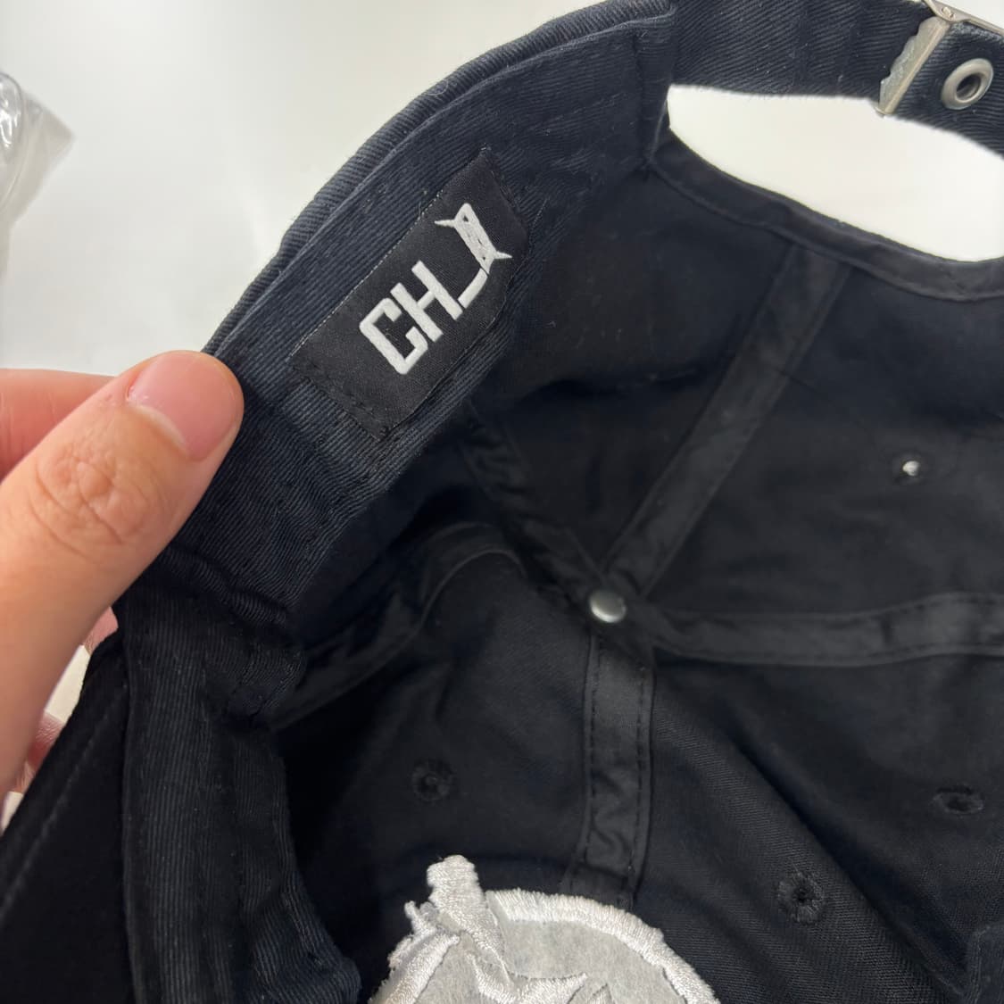 필이너프(FEEL ENUFF) 블랙 로고 자수 볼캡 상품이미지3