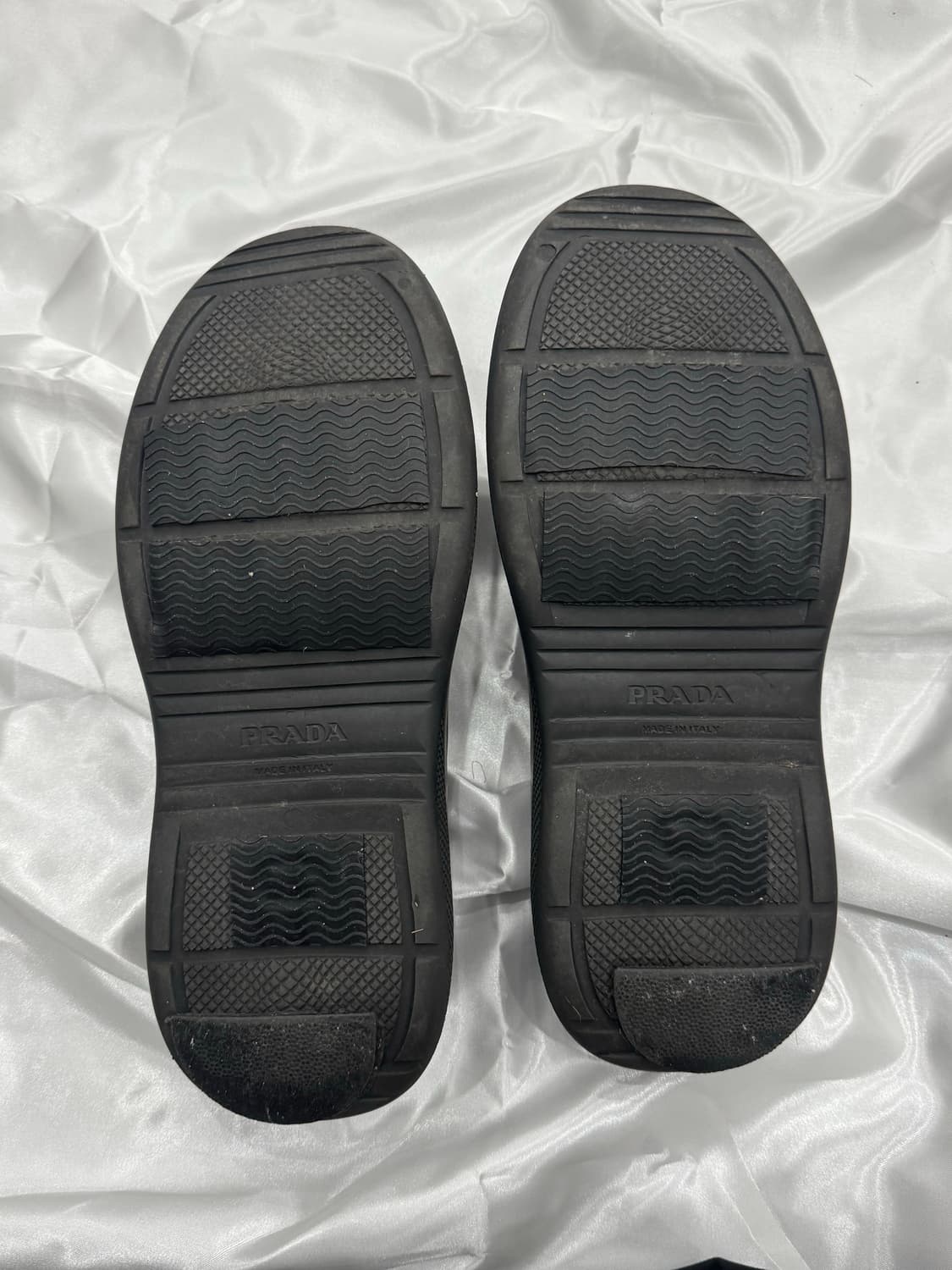 프라다 멜로우 러버 삼각로고 물 클로그 샌들 (10사이즈) 상품이미지5