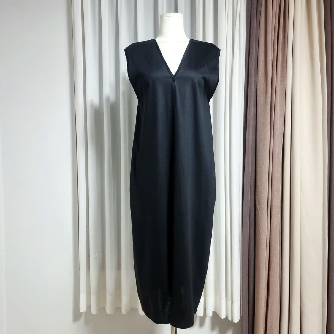 헬무트랭 브이넥 슬리브리스 롱 원피스 (55) 상태최상 상품이미지1