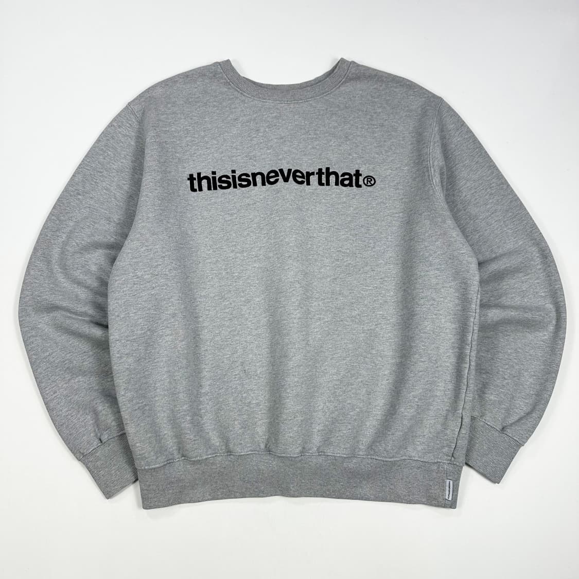 디스이즈네버댓 이니셜 자수 그레이 맨투맨 (L) 상품이미지2