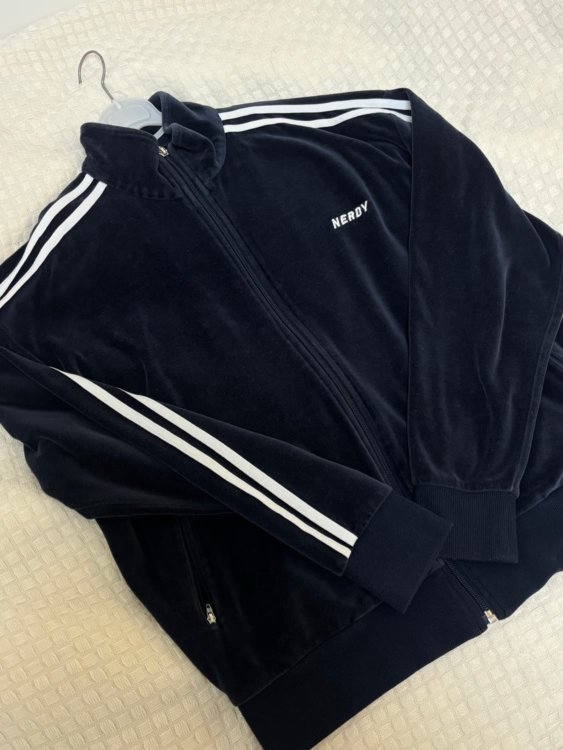 널디 벨벳 져지 탑 네이비 상품이미지1