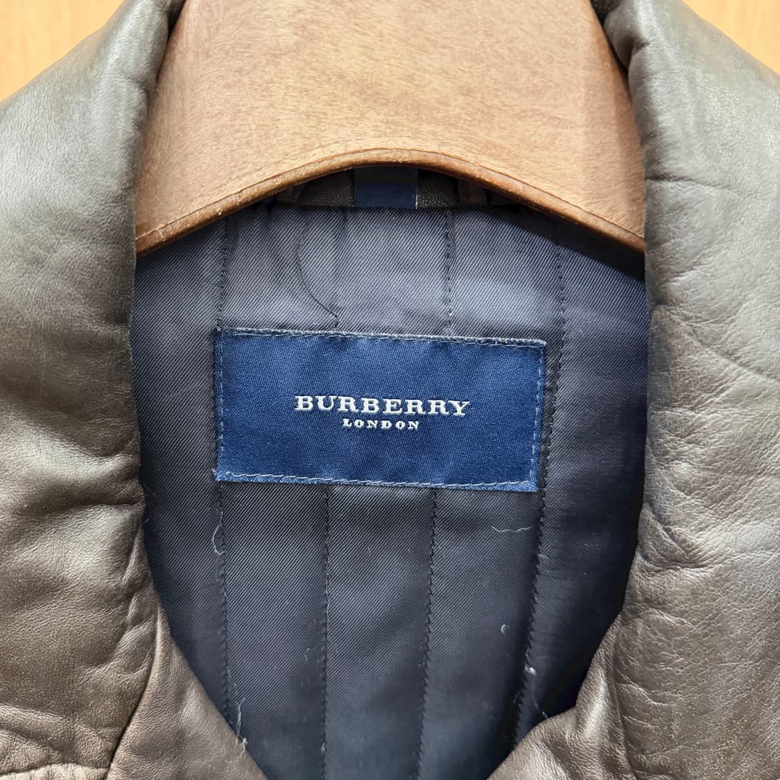 버버리 런던 라이더 레더 자켓 멀티 포켓 안감 퀄팅 디테일 브라운 상품이미지6