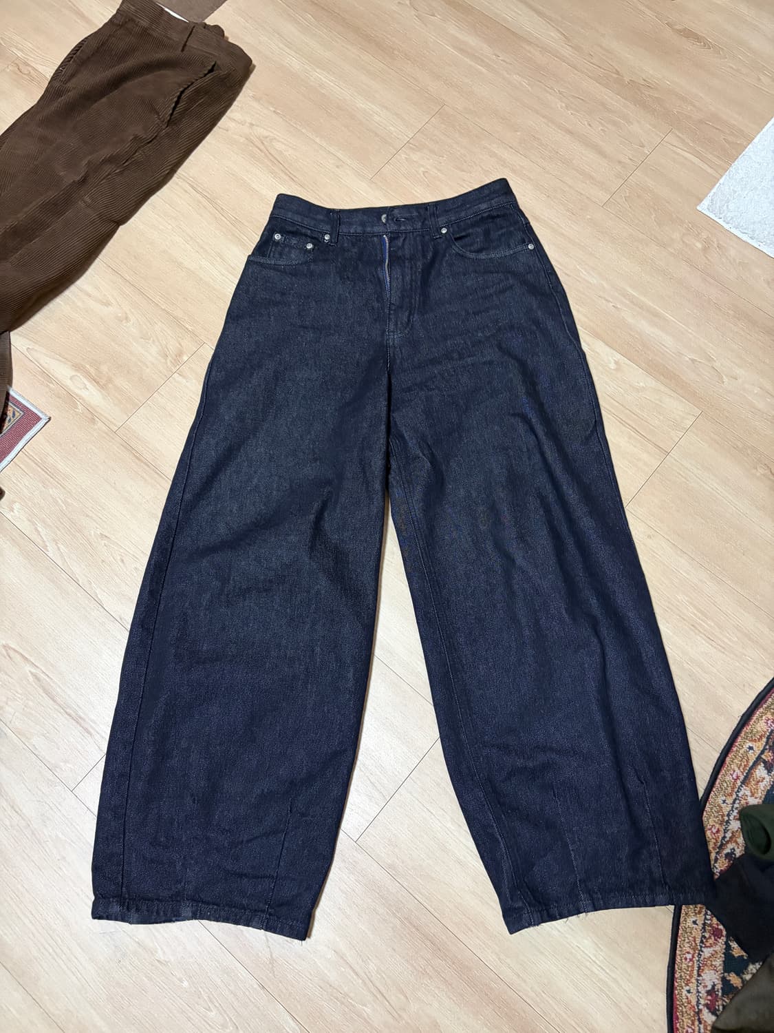 와이드 벌룬 핏 데님 논 페이드 인디고 흑청 상품이미지3