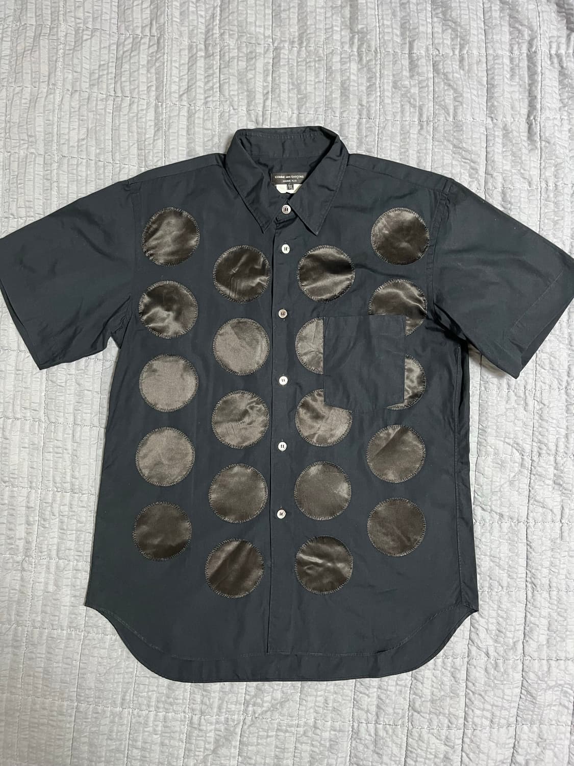(XS) 꼼데가르송 옴므플러스 도트 하프셔츠 블랙 상품이미지1