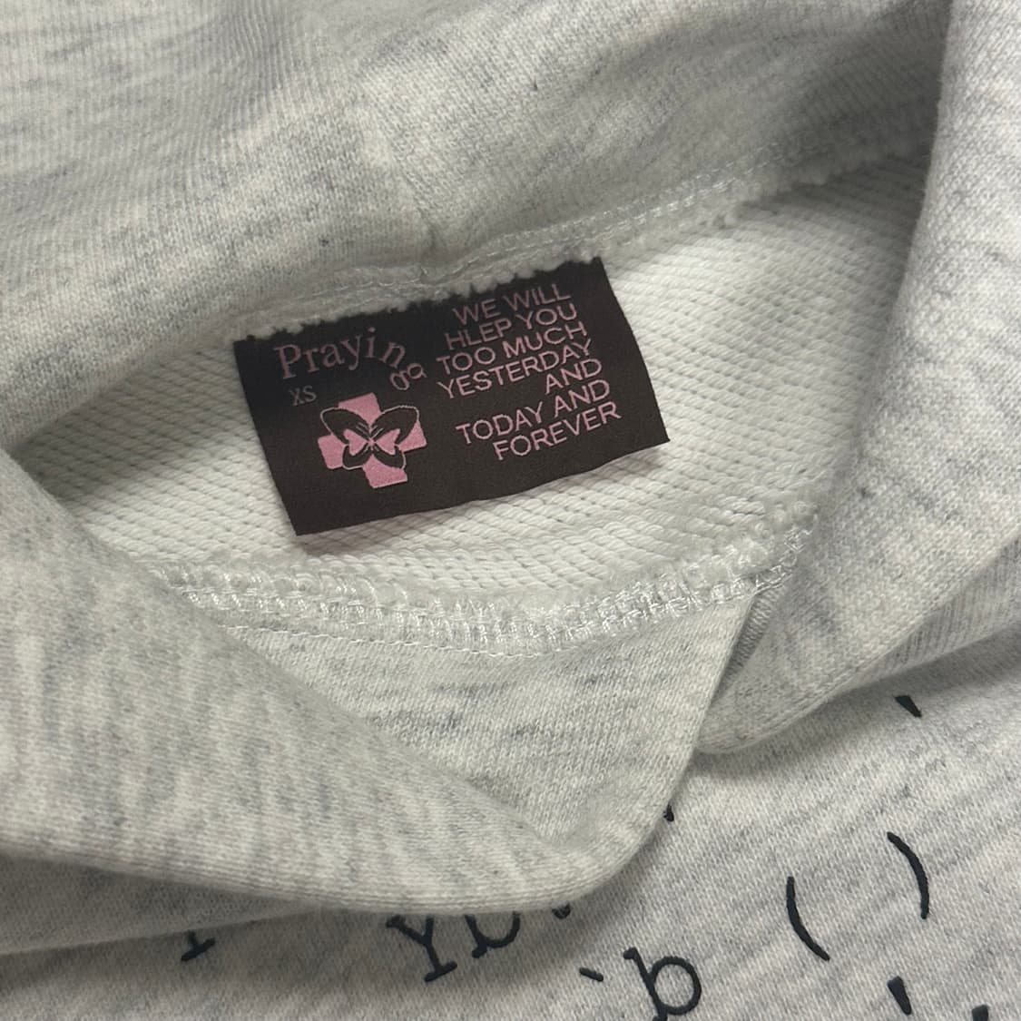 Praying Butterfly Hoodie Gray 상품이미지2