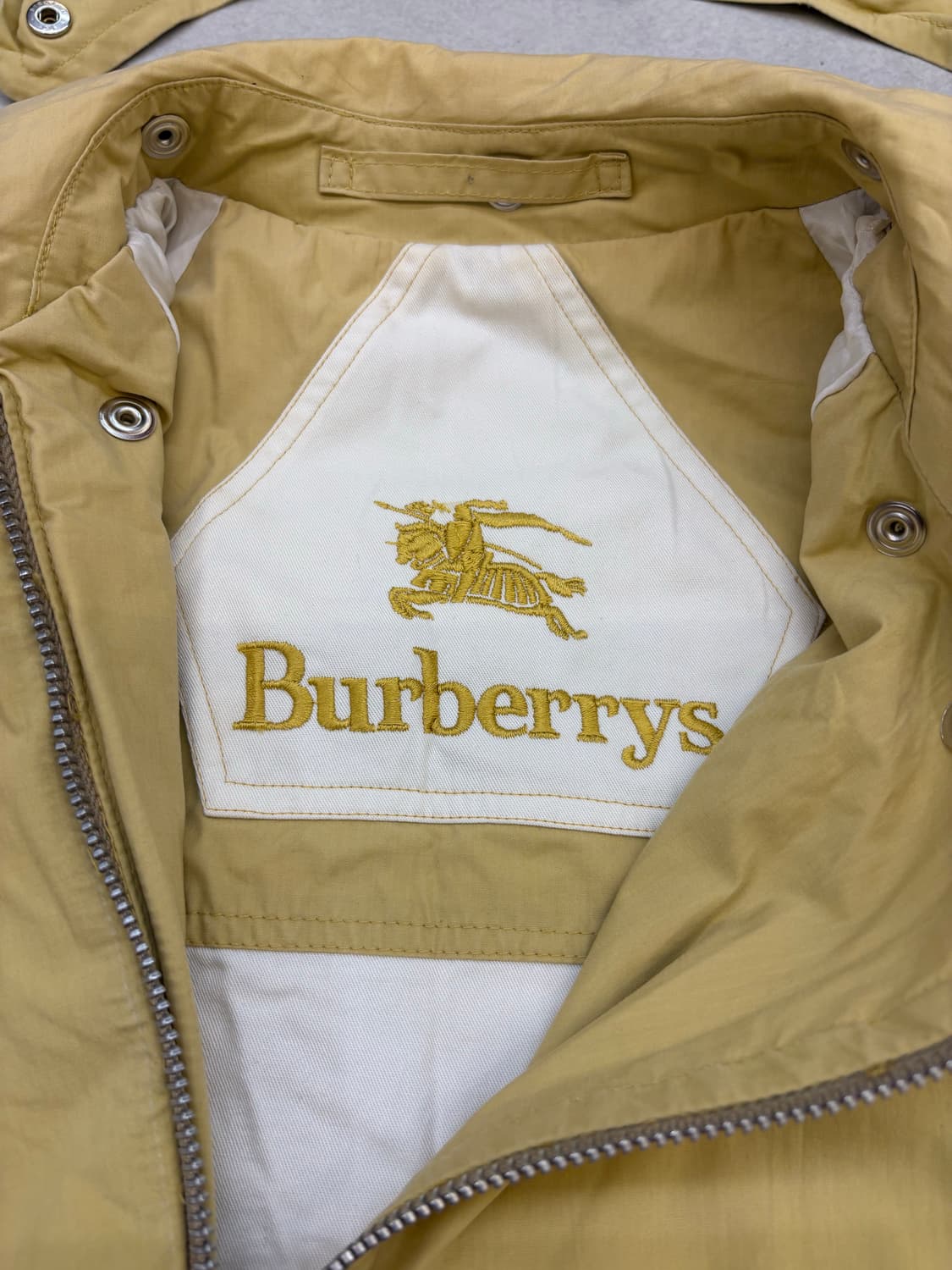 버버리 사파리 자켓 상품이미지6