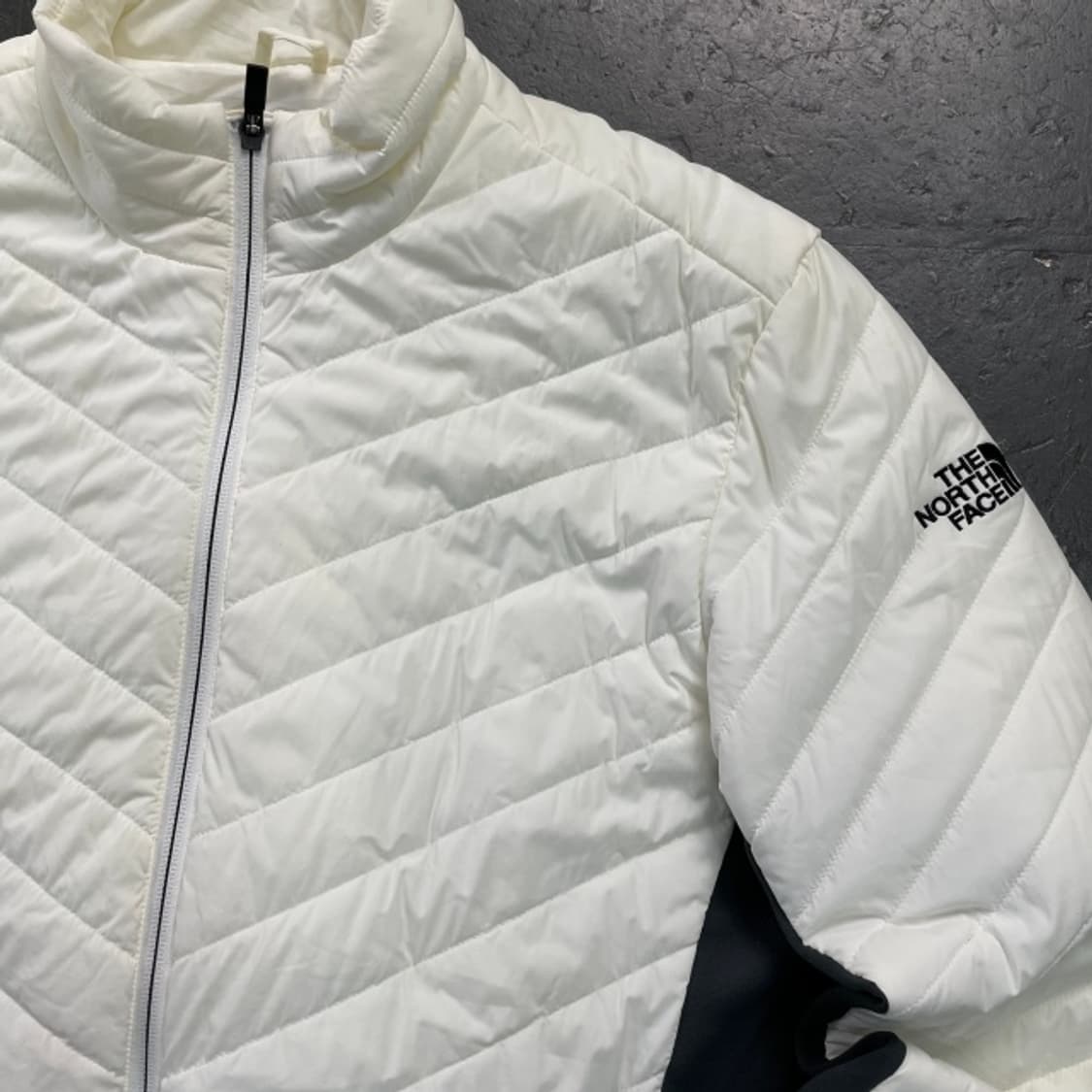 105 노스페이스 브이모션 경량패딩 상품이미지2
