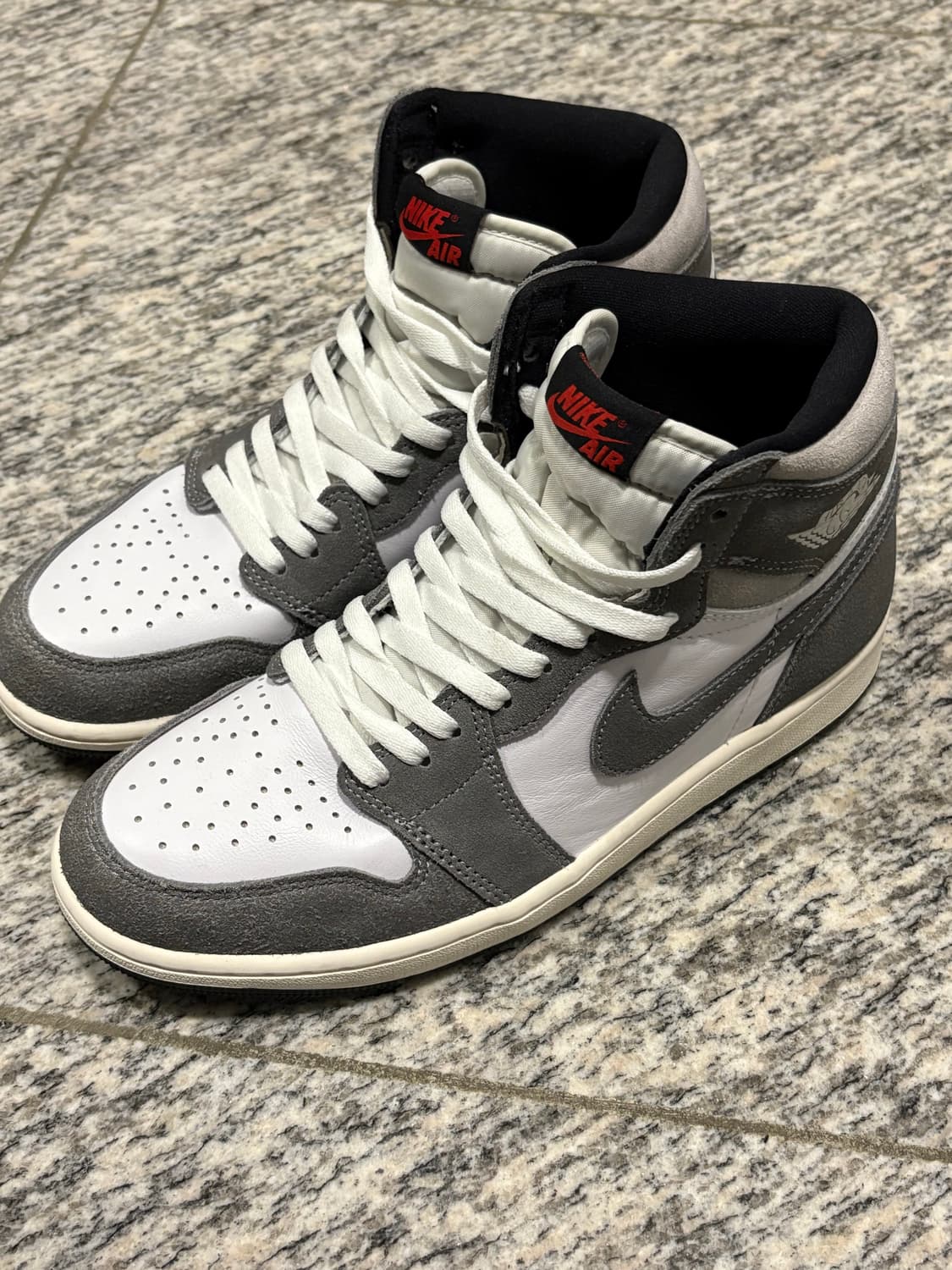 [신발]나이키 에어 조던 1 하이 스모크 그레이 상품이미지2