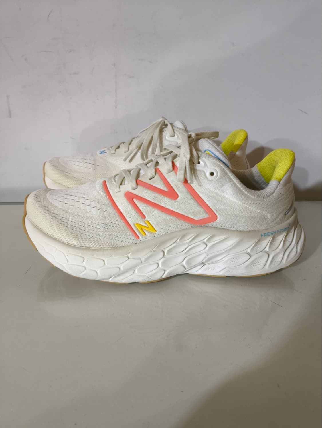 250mm 뉴발란스 프레쉬폼 X 모어 V4 런닝화  상품이미지1