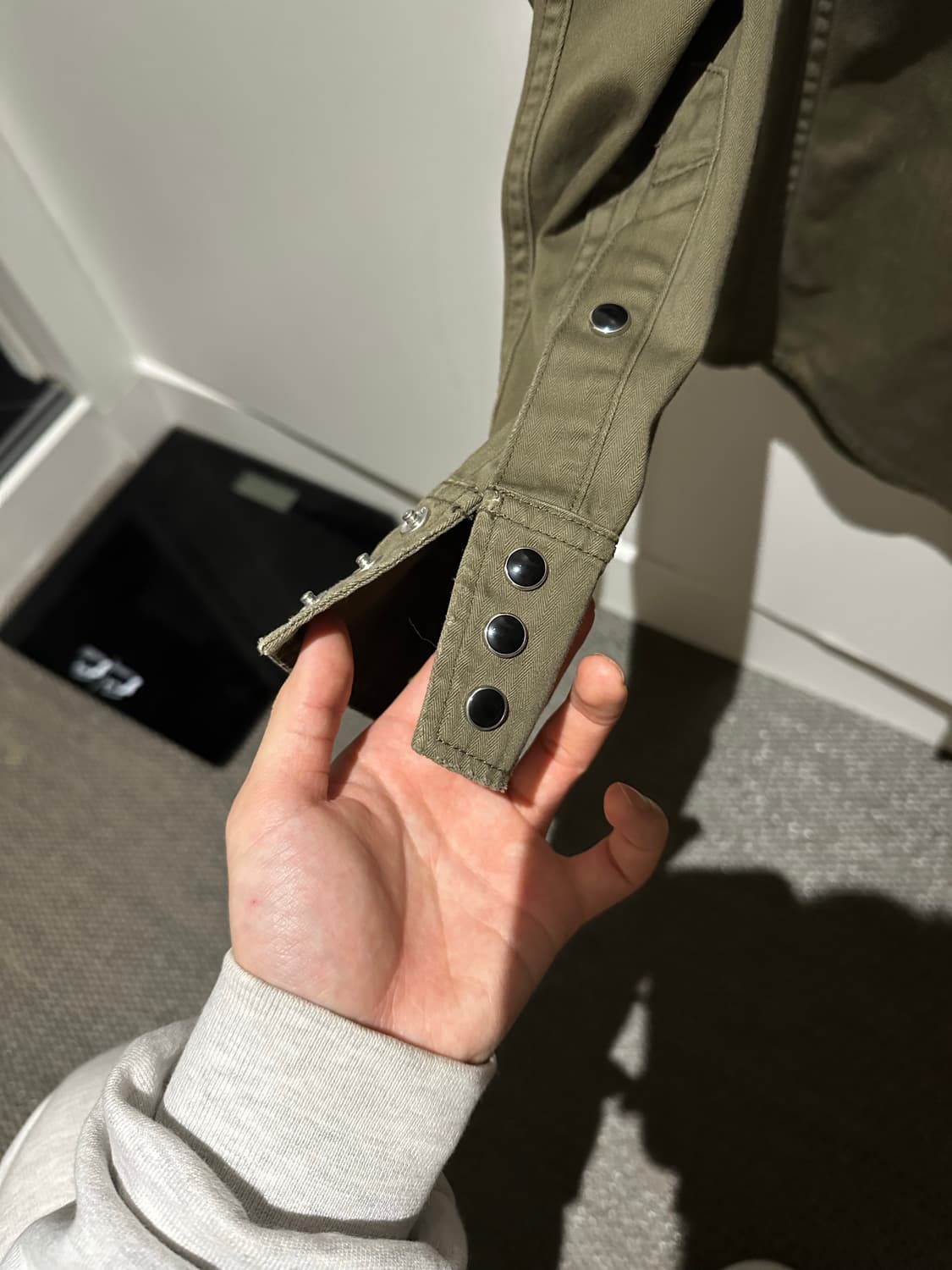 생로랑 웨스턴 셔츠 카키 XS 박성진 착용 제품 상품이미지2