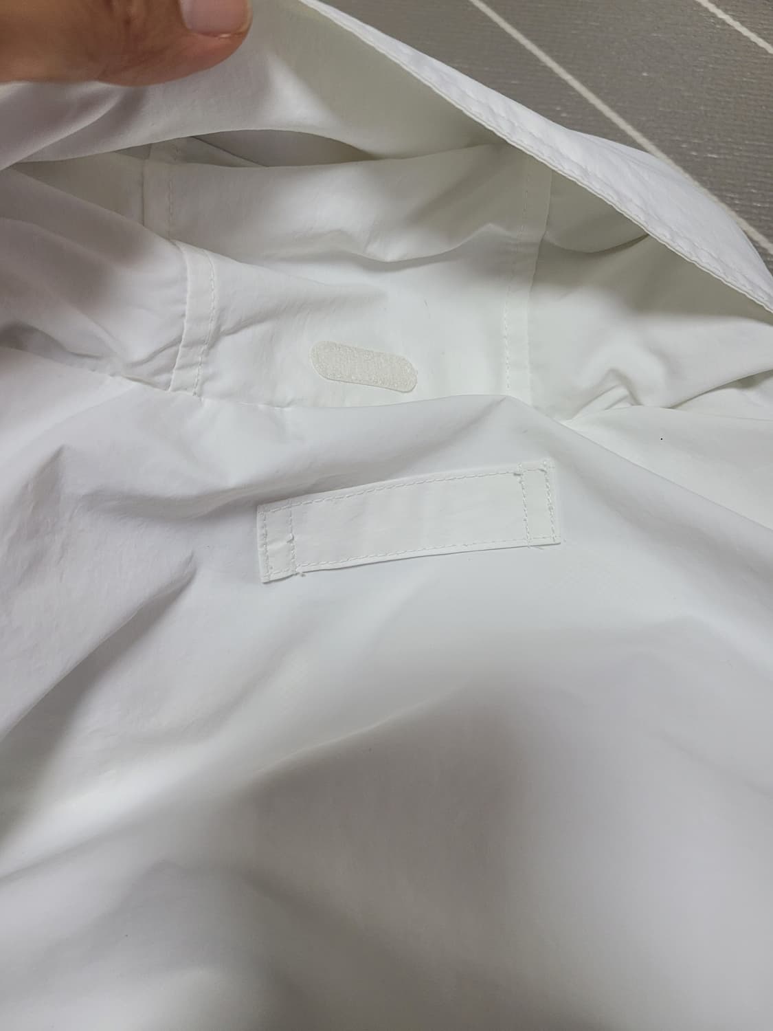 뉴발란스 에센셜 윈드브레이커 집업 자켓 L (100) 상품이미지7