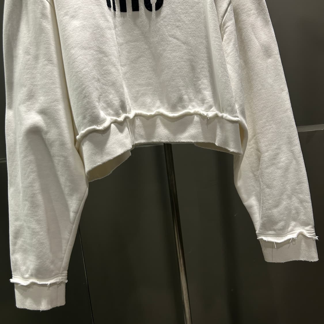 미우미우 크롭 스웨트셔츠 상품이미지4