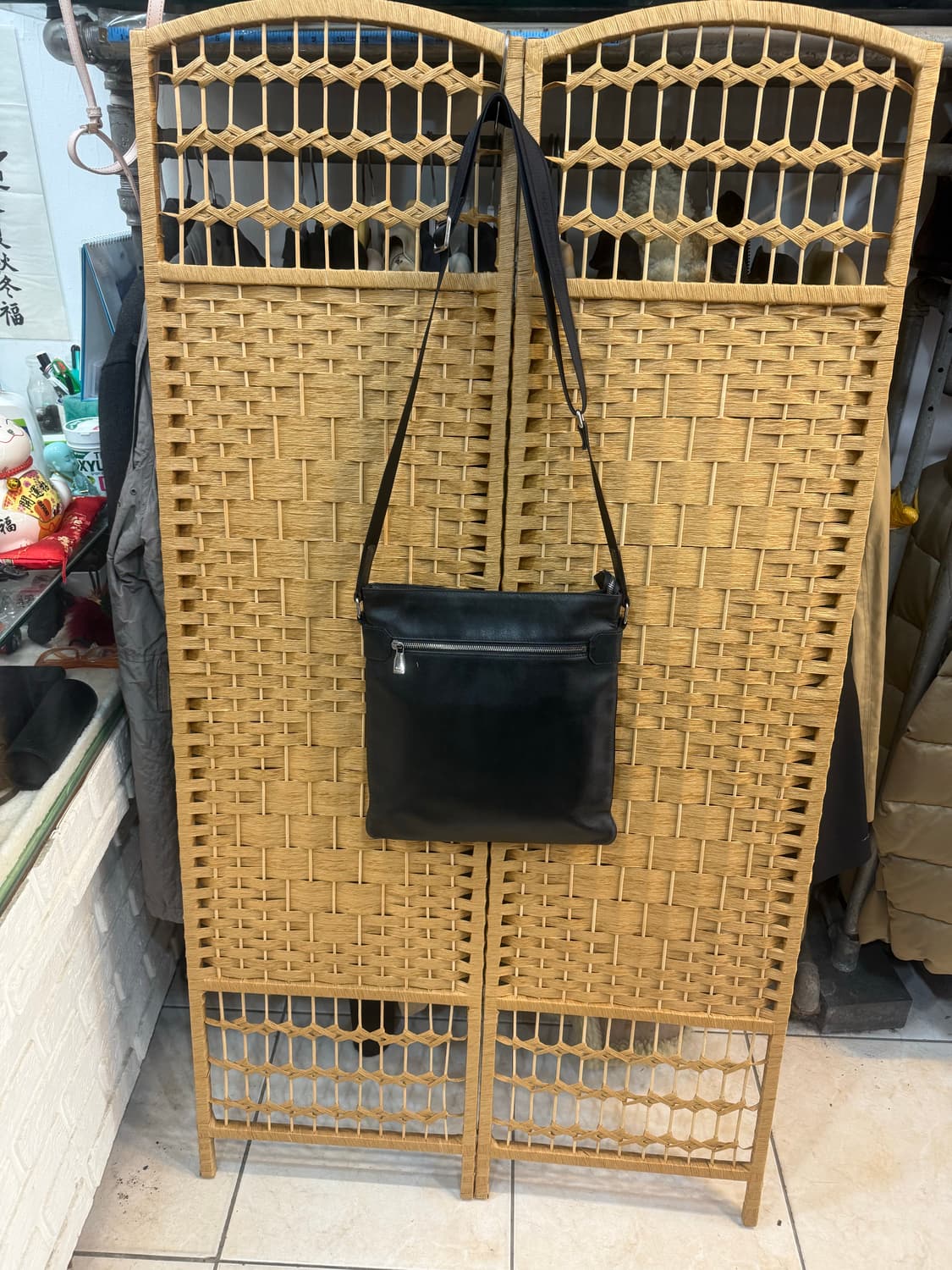 정품 루이비통 타이가 사샤 메신저백 팝니다 상품이미지1