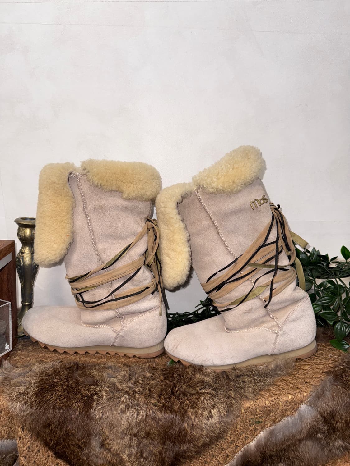 MOS ivory eskimo strap lamb fur boots  상품이미지2