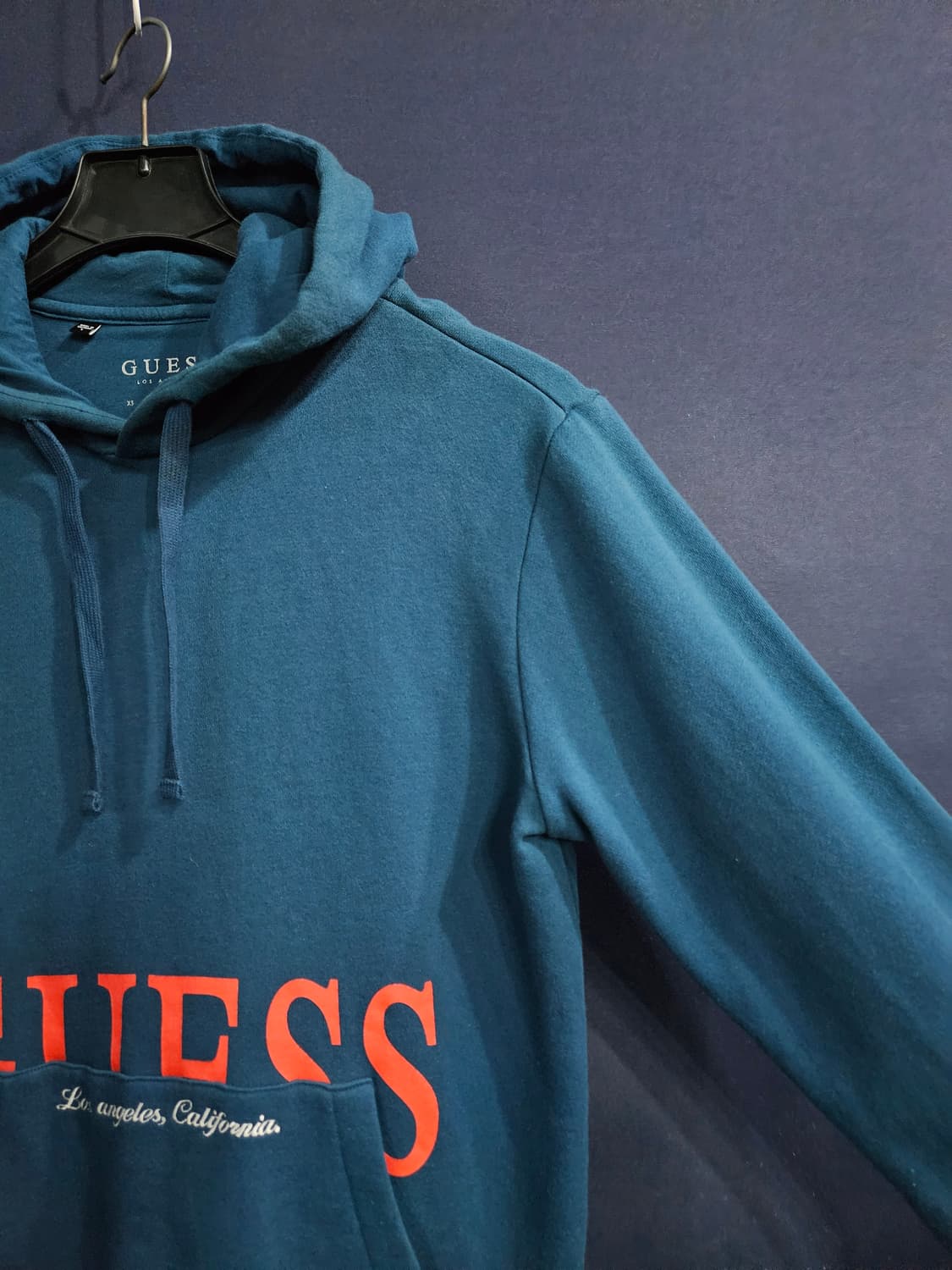 게스 다크블루 남성 오버핏 100 포켓 후드티  상품이미지4