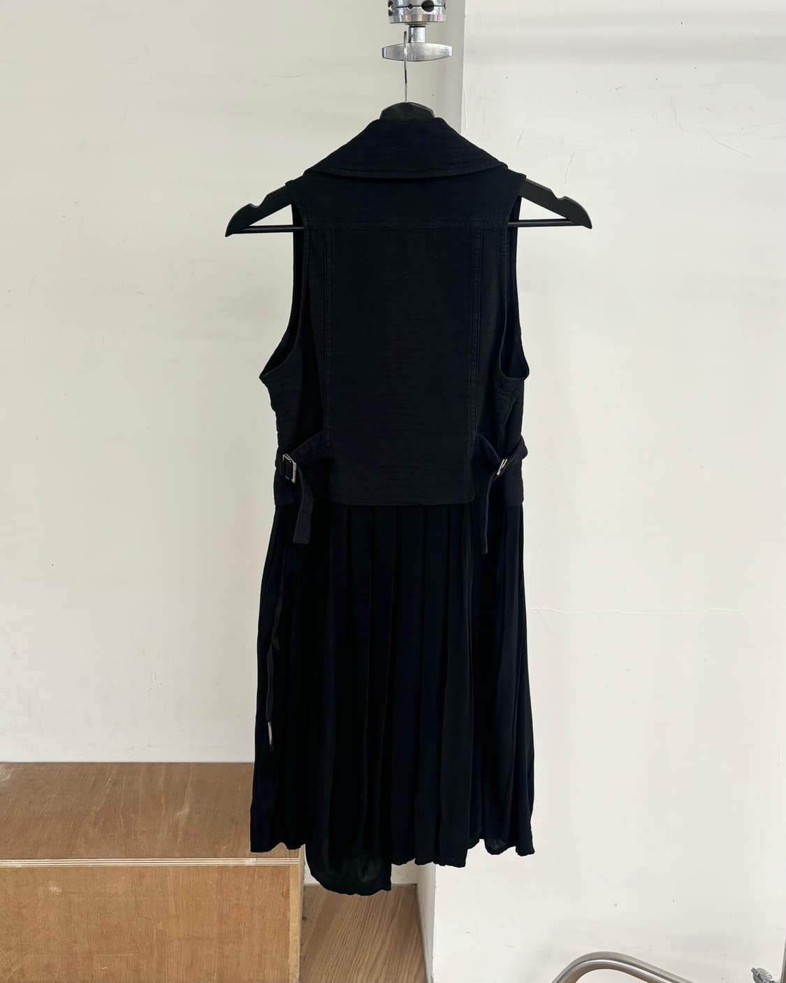 사일런트 바이 다미르 도마 블랙 슬리브리스 원피스 상품이미지6