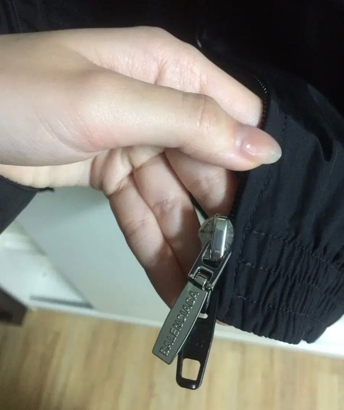 발렌시아가 블랙 바람막이 자켓 36 사이즈 (S) 상품이미지9