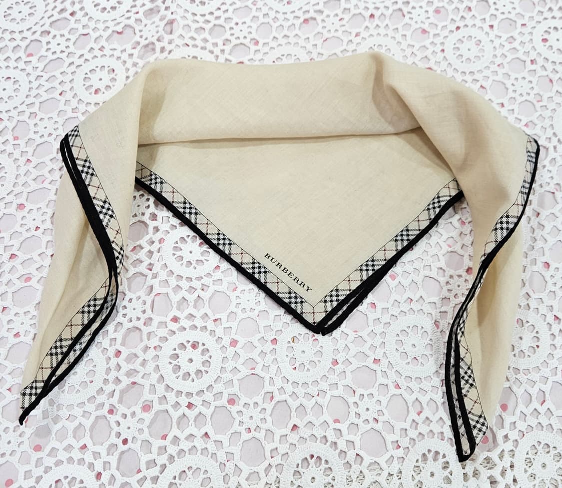 버버리(Burberry) 체크 트리밍 손수건 상품이미지5
