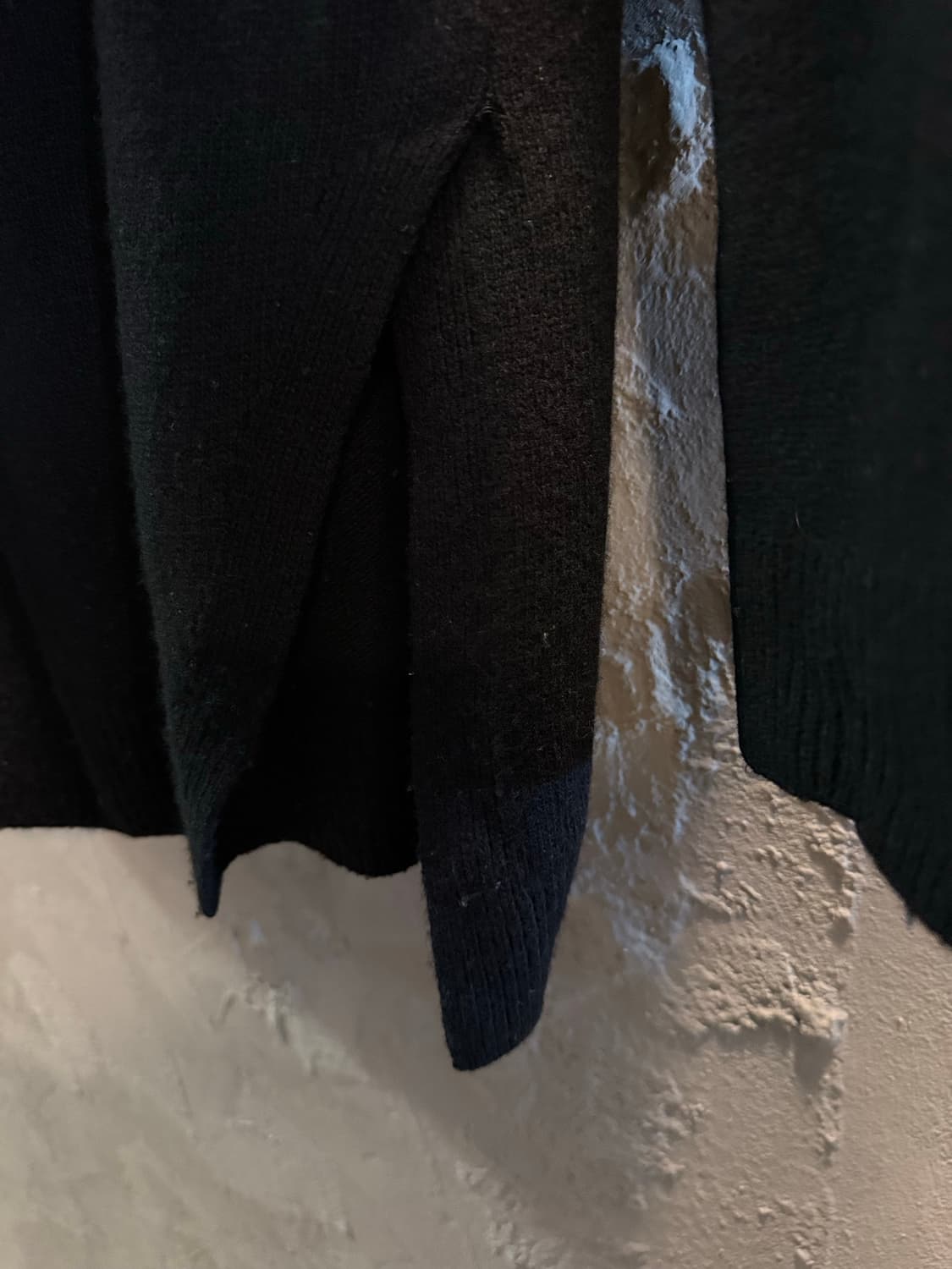 ONE 시슬리 SISLEY 버튼 디테일 브이넥 루즈 니트 블랙 상품이미지7